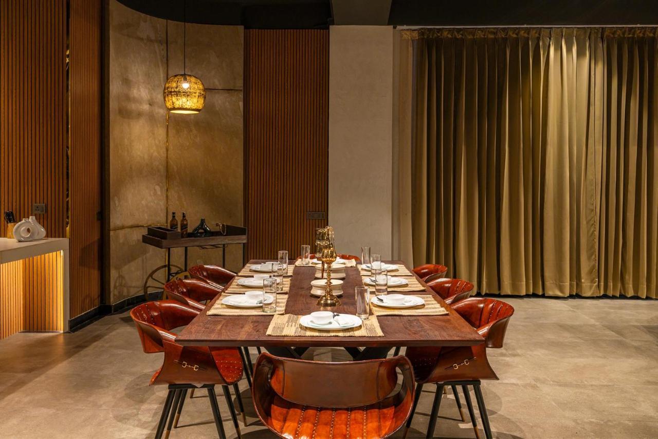 Stayvista's Anantam - Luxury 4br With Huge Swimming Pool In Delhi Villa New Delhi