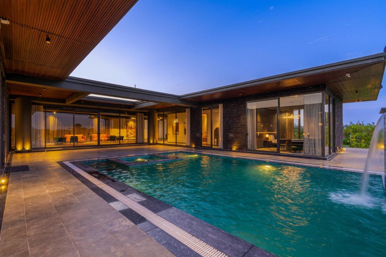 Villa Stayvista's Anantam - Luxury 4br With Huge Swimming Pool In Delhi New Delhi