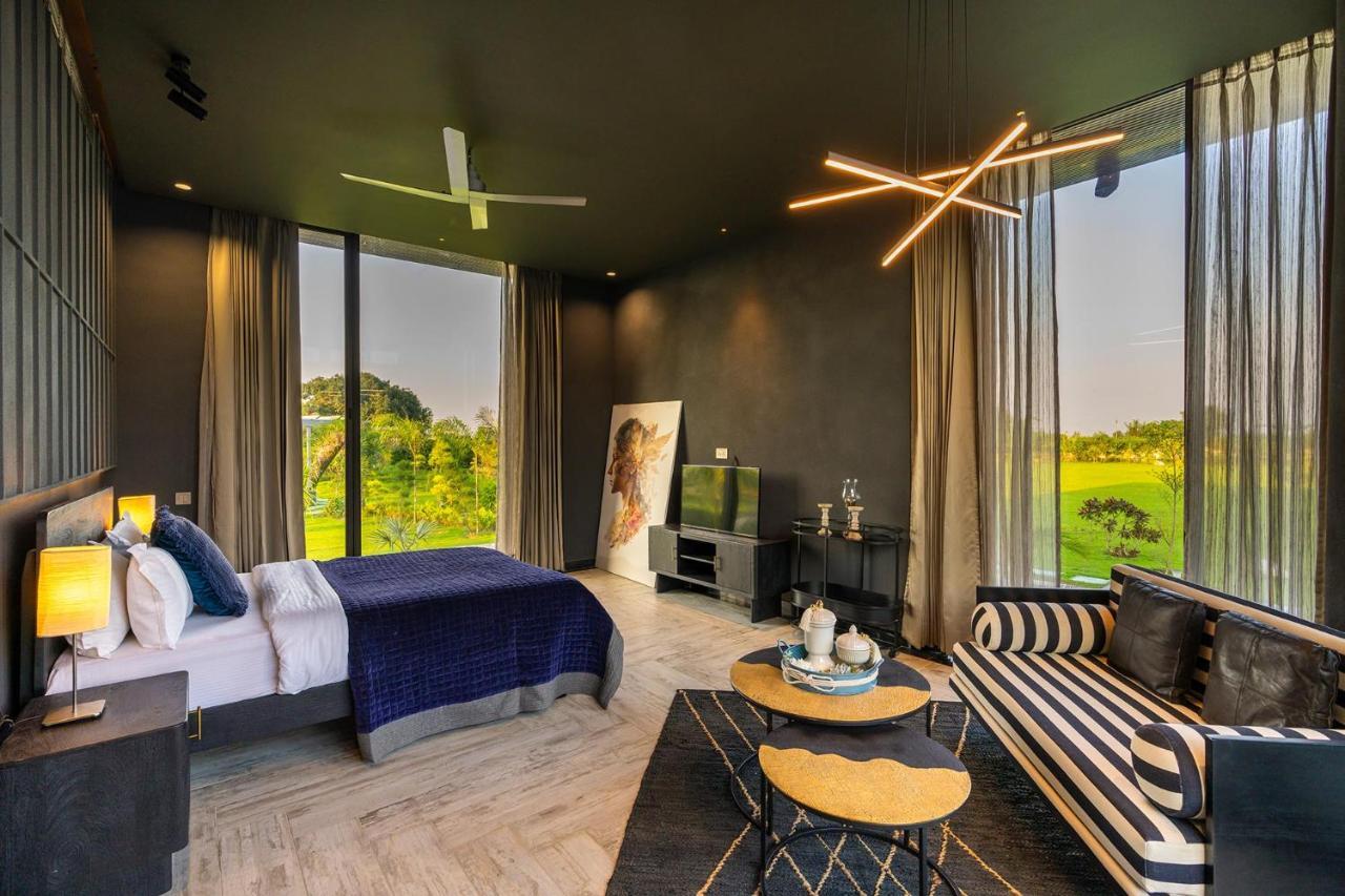 Villa Stayvista's Anantam - Luxury 4br With Huge Swimming Pool In Delhi *